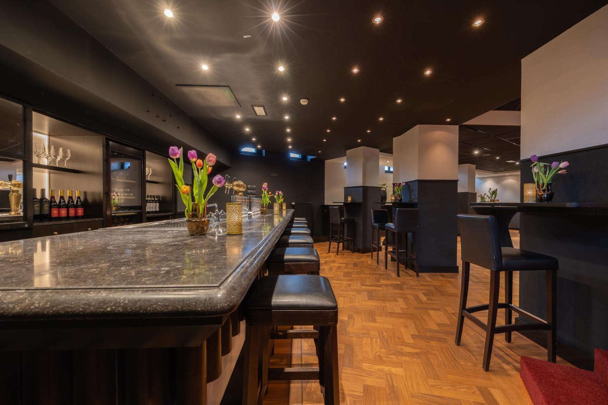 Grand Hotel Amrath Amsterdam Exterior foto Interior of a typical izakaya