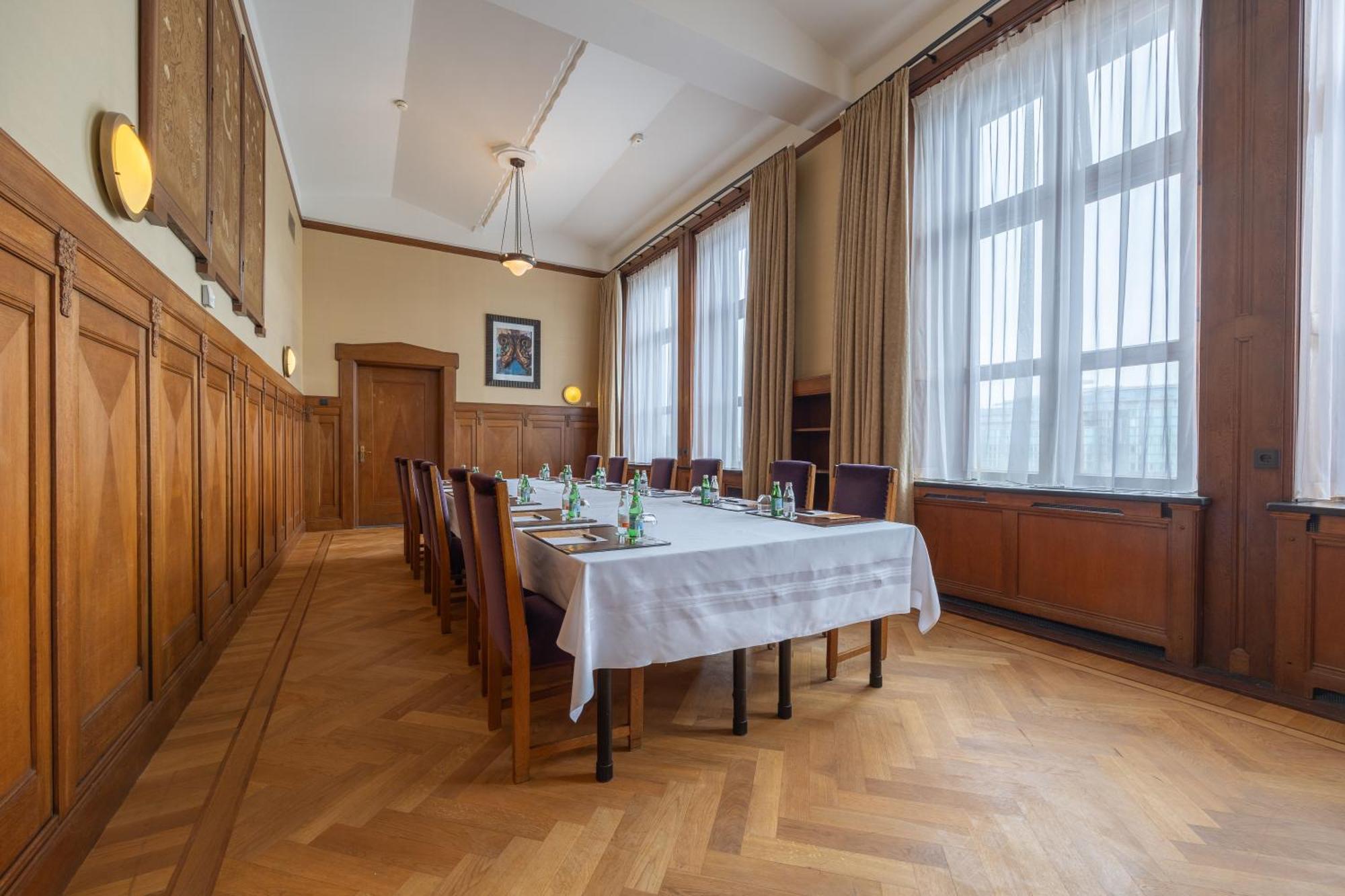 Grand Hotel Amrath Amsterdam Exterior foto The boardroom of the Swiss National Bank