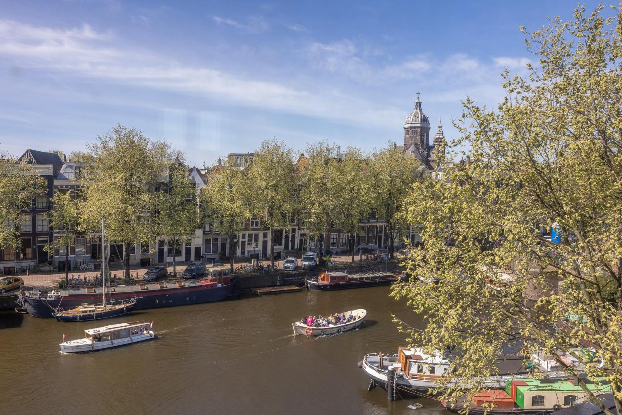 Grand Hotel Amrath Amsterdam Exterior foto View of the river from the bridge
