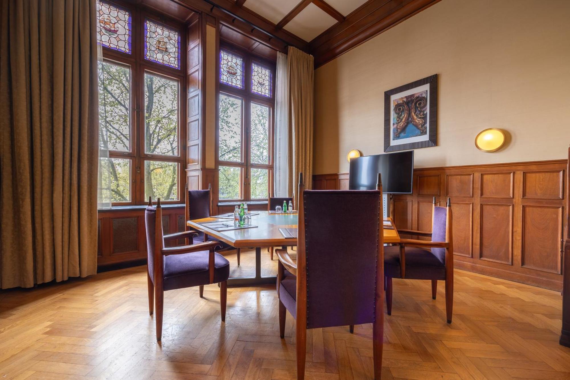 Grand Hotel Amrath Amsterdam Exterior foto The boardroom of the University of Freiburg's Senate